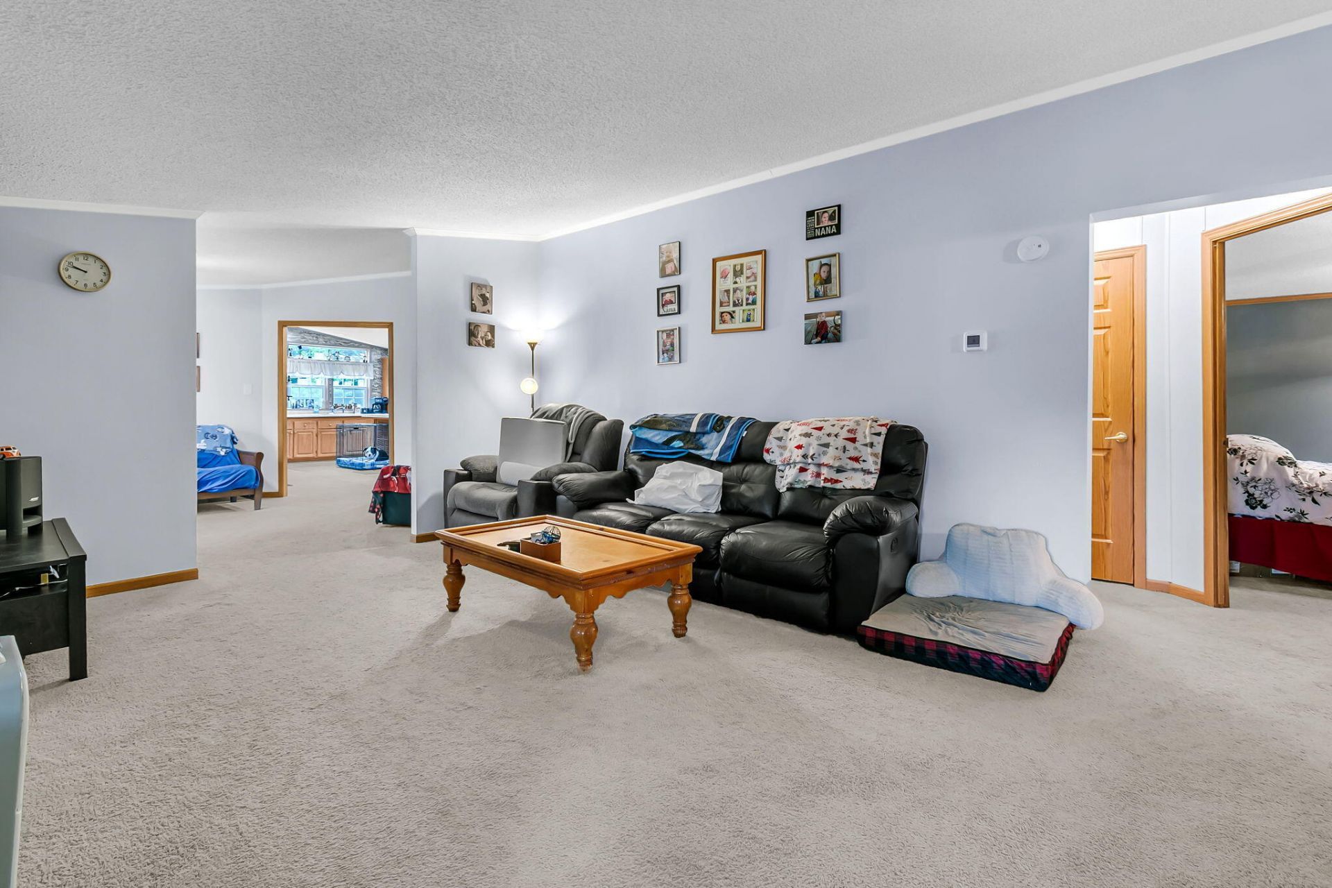 118 Saint Michaels Place Photo 5