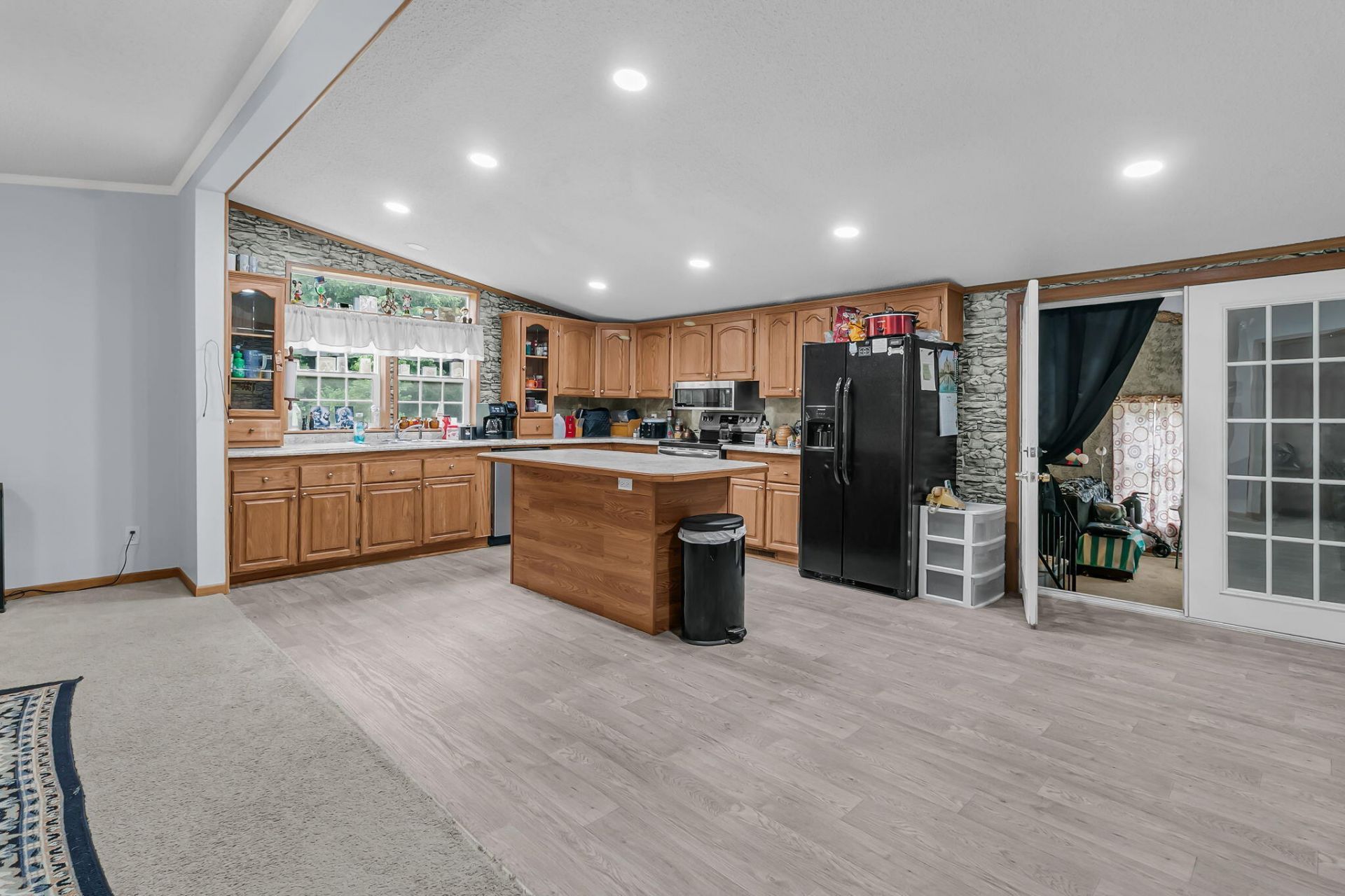 118 Saint Michaels Place Photo 7