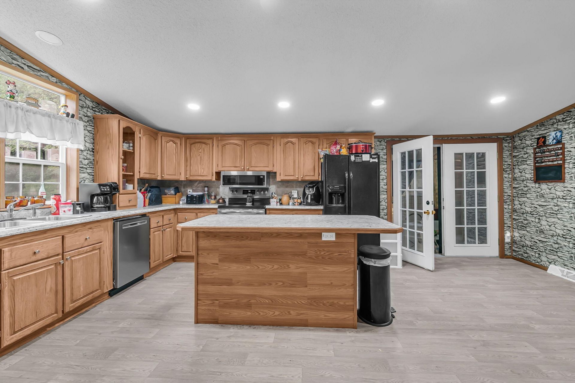 118 Saint Michaels Place Photo 8