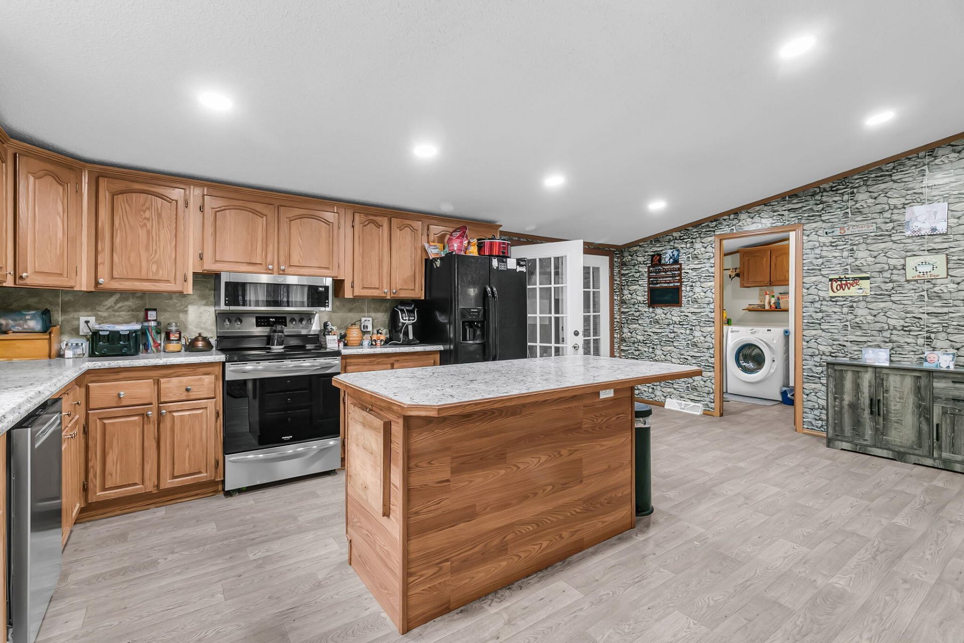 118 Saint Michaels Place Photo 9