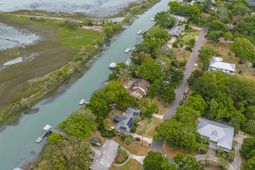 1614 Oak Island Drive Drive photo 4