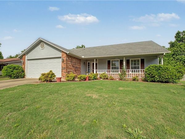 1884 Albany Street , Fayetteville, AR 72704