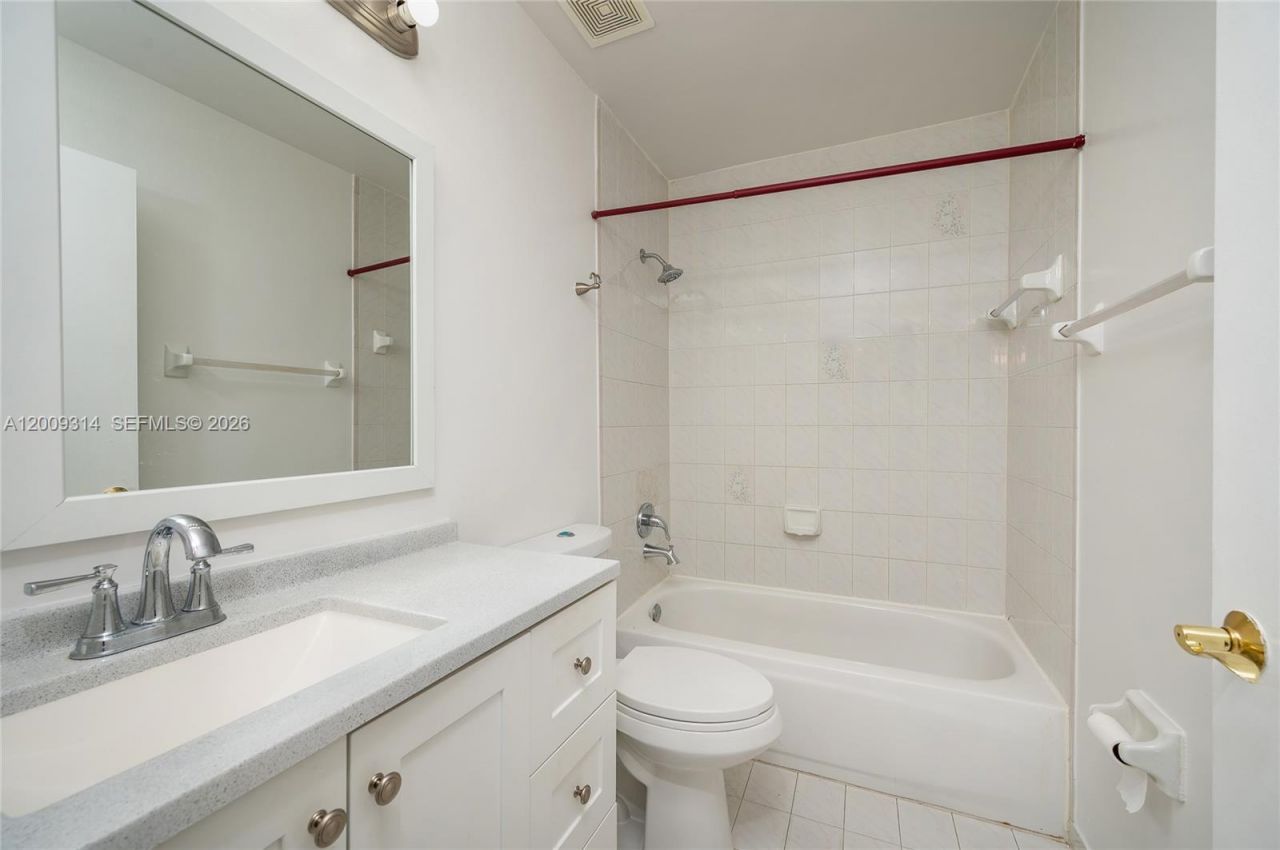13753 SW 160th Ter , Miami, FL 33177 Photo