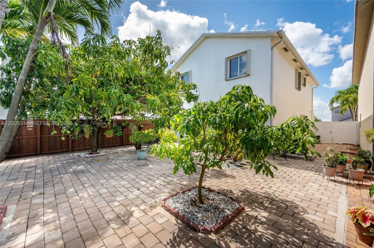 13753 SW 160th Ter , Miami, FL 33177 Photo