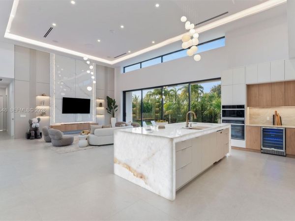 201 NE 27th Dr, Wilton Manors, FL 33334