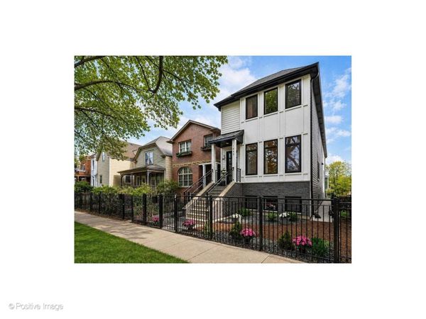 1845 W Wellington Avenue , Chicago, IL 60657