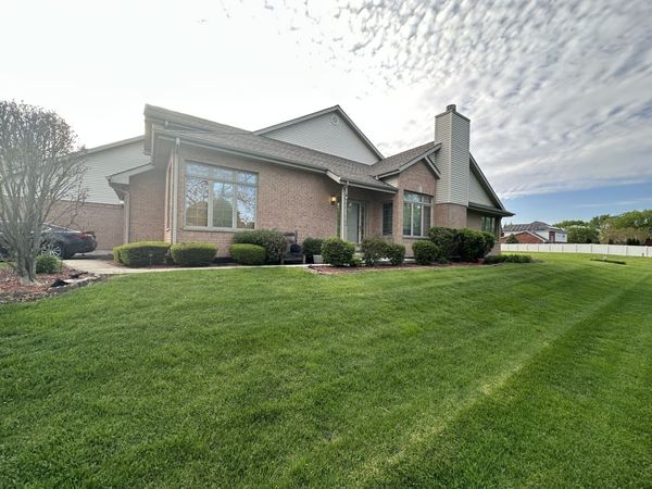 6620 S Pond View Drive W, Tinley Park, IL 60477