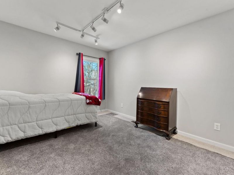 8586 Sunmont Drive, Anderson Twp, OH 45255 Photo 16