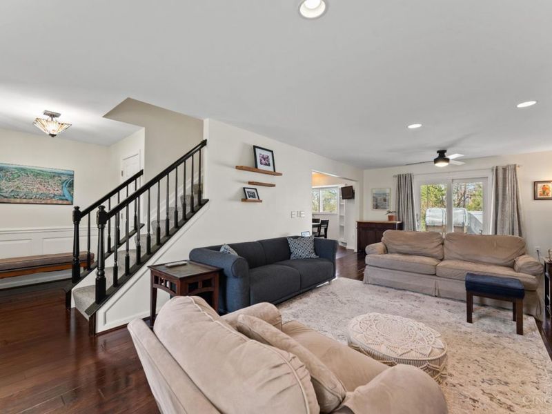 8586 Sunmont Drive, Anderson Twp, OH 45255 Photo 2