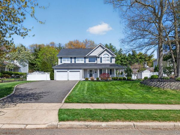 185 Plymouth Boulevard, Smithtown, NY 11787