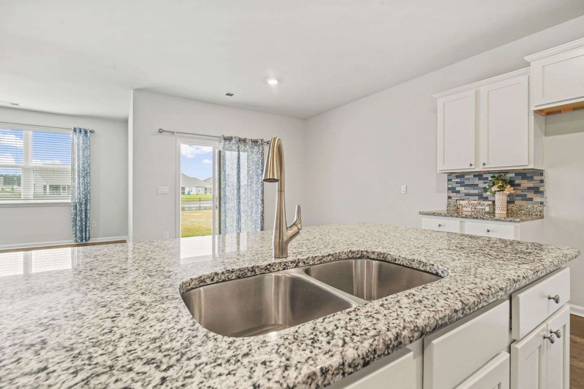 2048 Ridgedale Dr. Photo 17