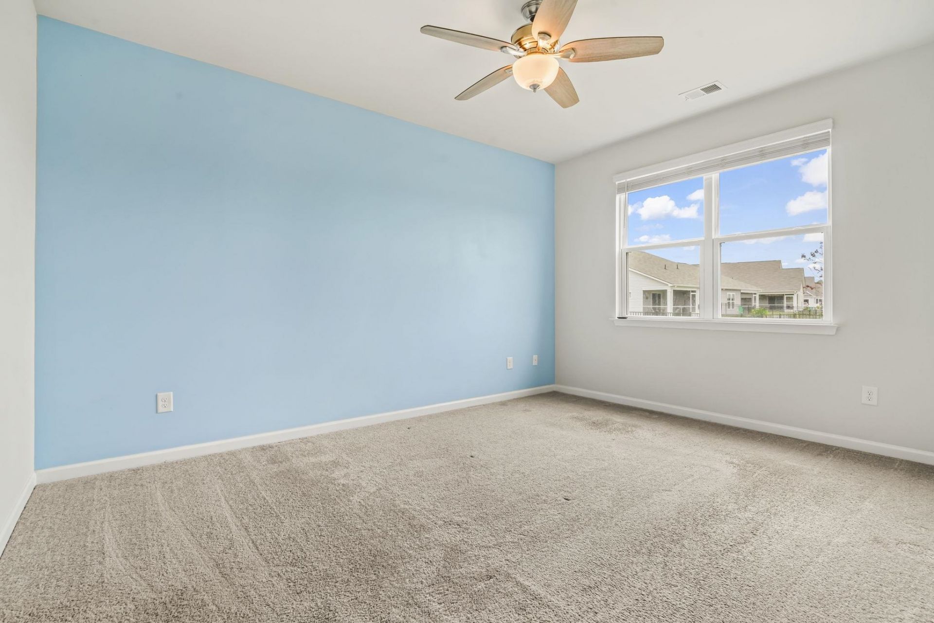 2048 Ridgedale Dr. Photo 23
