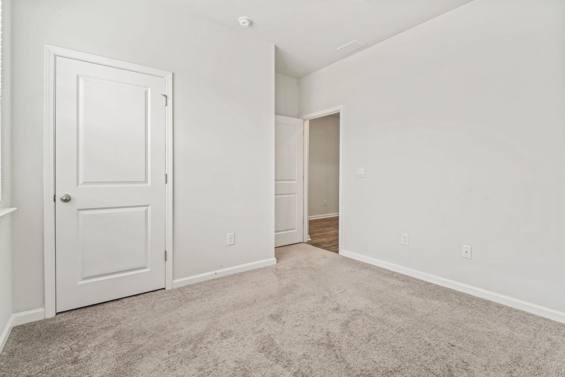 2048 Ridgedale Dr. Photo 7