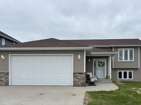 5435 MAC Drive , Grand Forks, ND 58201