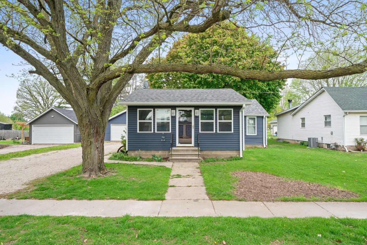 210 N Green Street , Somonauk, IL 60552 Main Photo