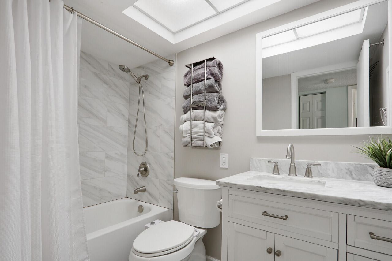 312 Southwind Drive, Unit 208, North Palm Beach, FL 33408 Photo