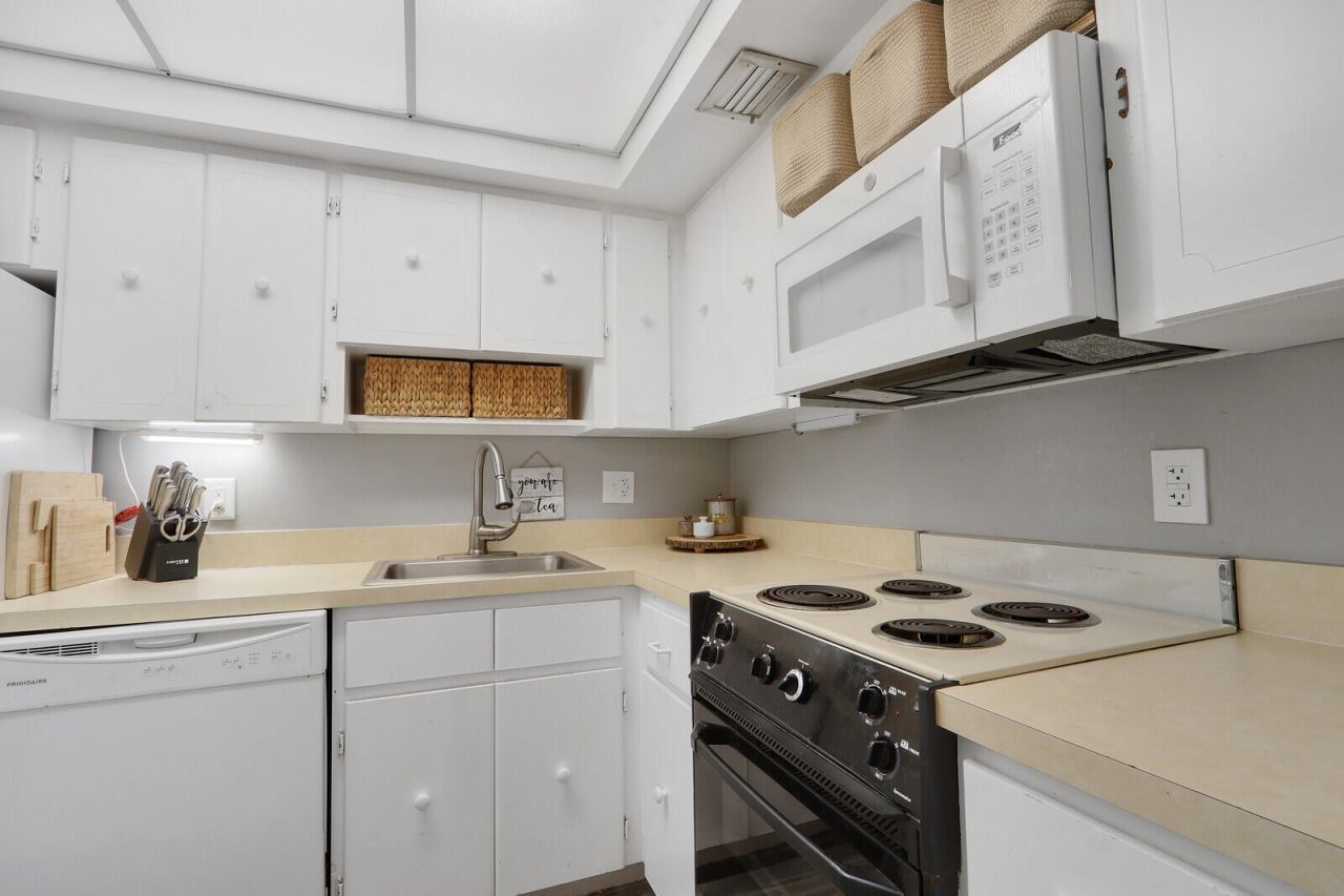 312 Southwind Drive, Unit 208, North Palm Beach, FL 33408 Photo