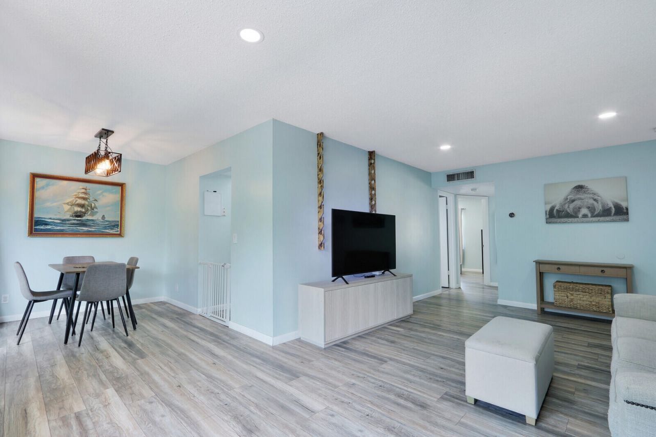 312 Southwind Drive, Unit 208, North Palm Beach, FL 33408 Photo
