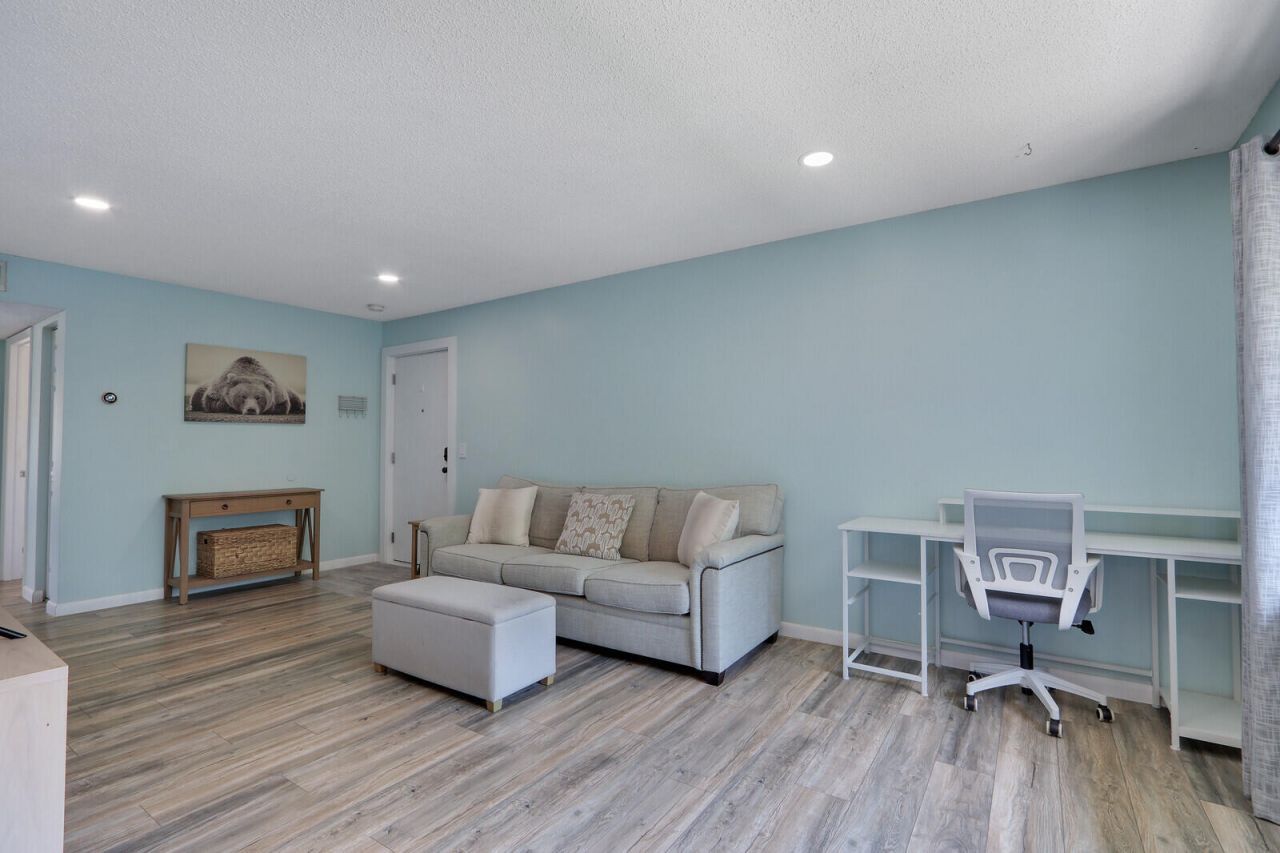 312 Southwind Drive, Unit 208, North Palm Beach, FL 33408 Photo