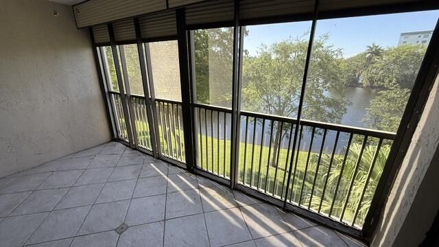 2238 N Cypress Bend Drive, Unit 406, Pompano Beach, FL 33069 Photo