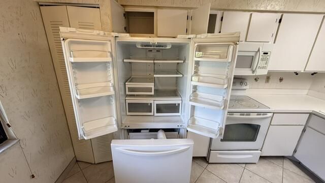 2238 N Cypress Bend Drive, Unit 406, Pompano Beach, FL 33069 Photo