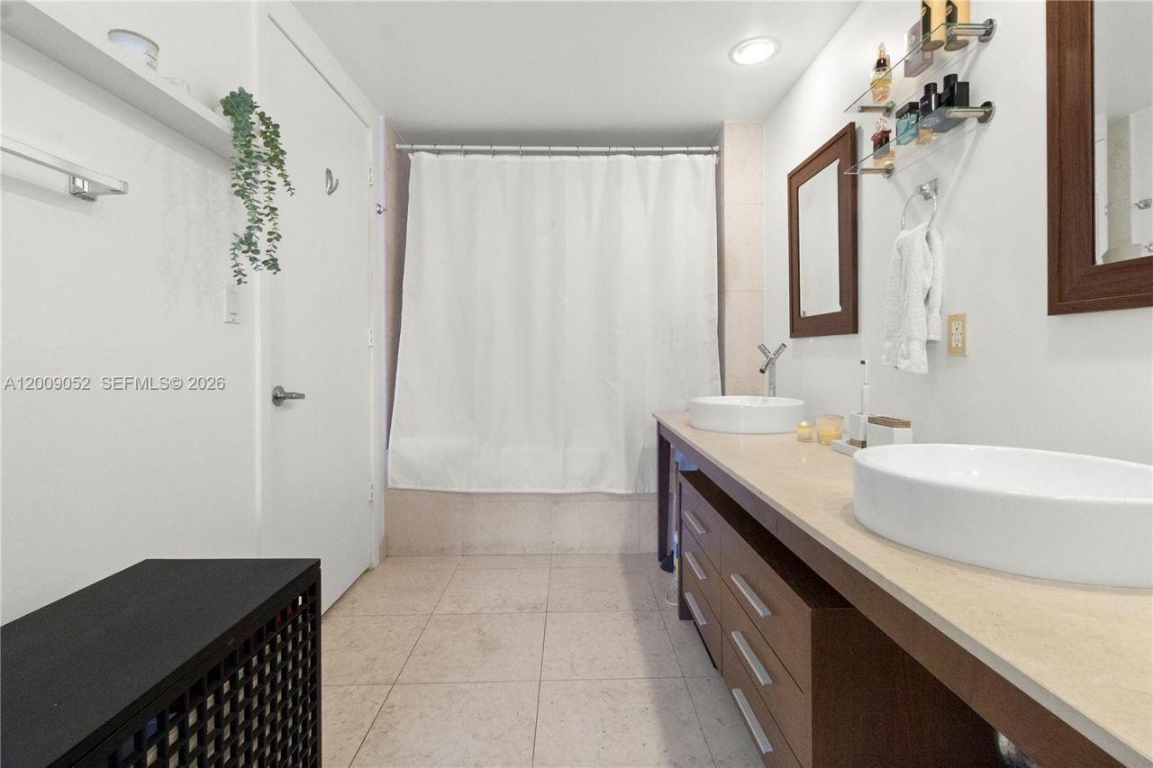 495 Brickell Ave , Unit 4009, Miami, FL 33131 Photo