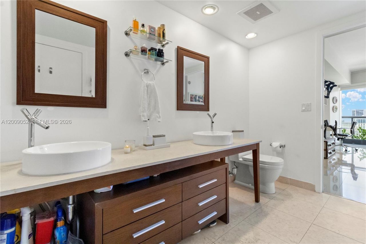495 Brickell Ave , Unit 4009, Miami, FL 33131 Photo