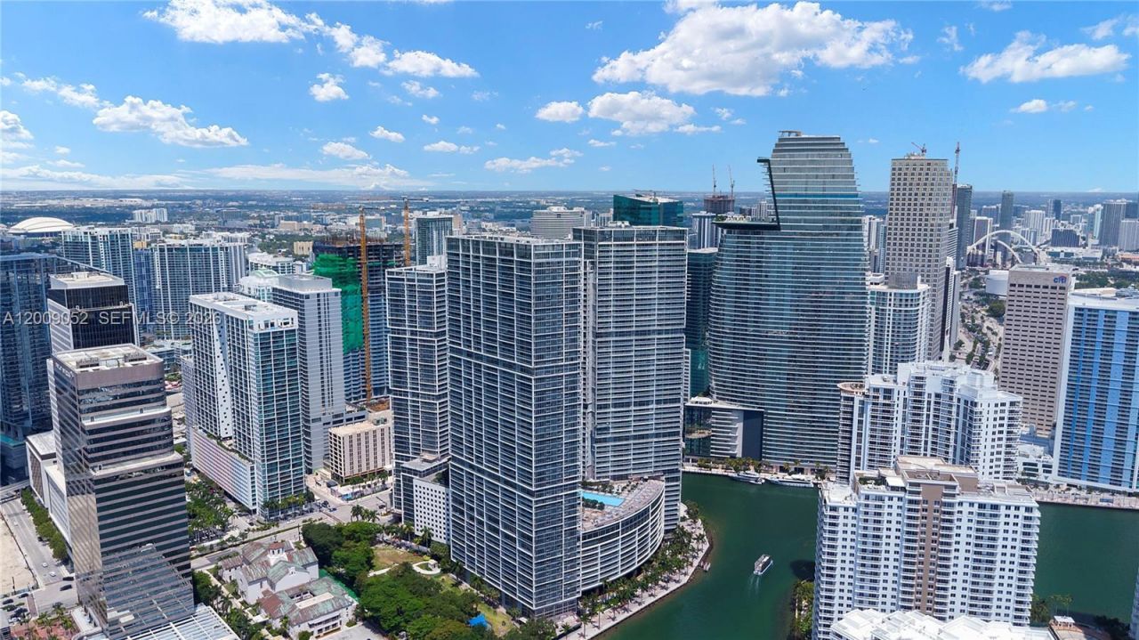 495 Brickell Ave , Unit 4009, Miami, FL 33131 Photo