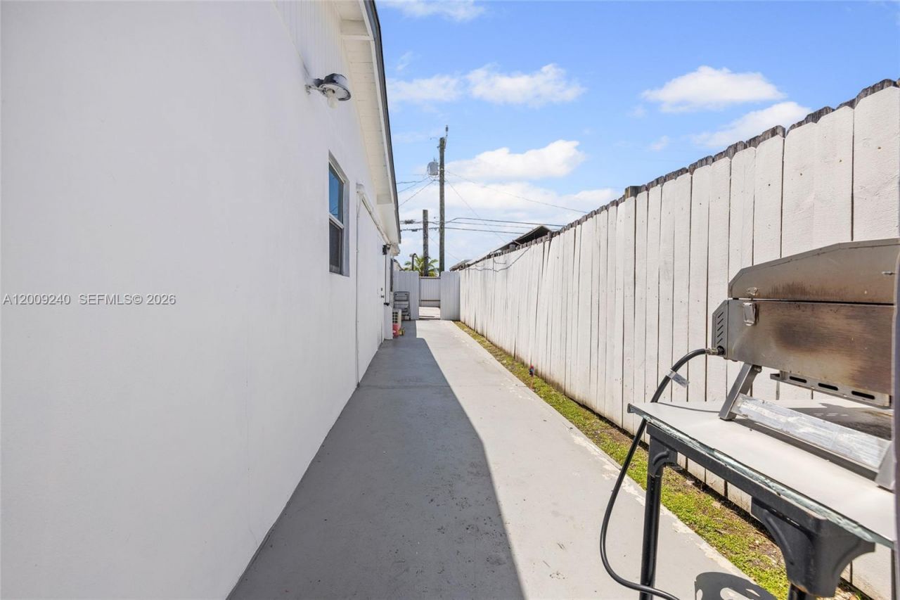 11810 SW 172nd St , Miami, FL 33177 Photo