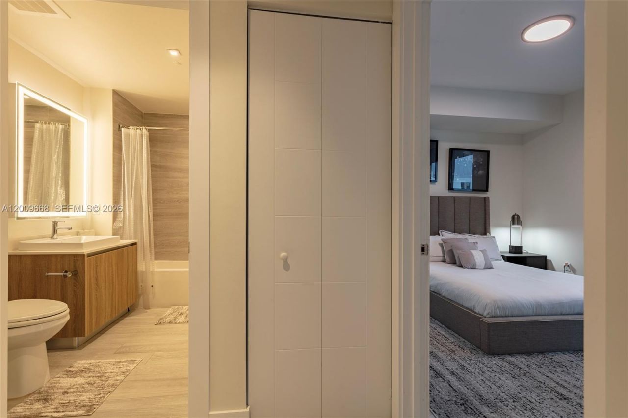 2960 NE 207th St , Unit 904, Aventura, FL 33180 Photo