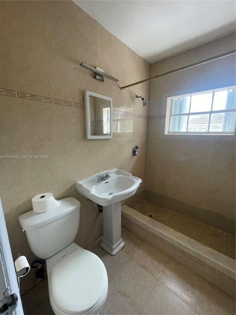 1435 NE 173rd St, North Miami Beach, FL 33162 Photo