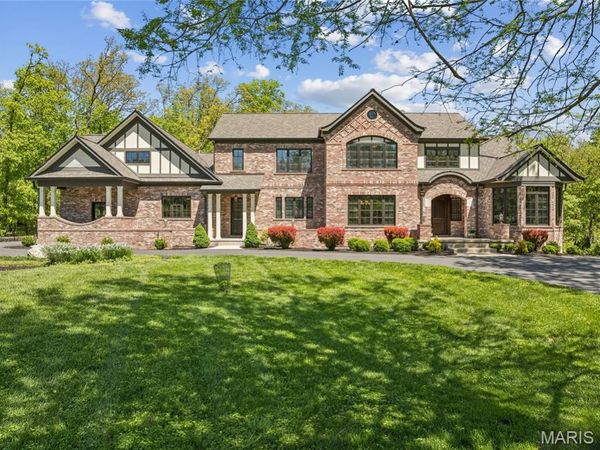 22 Countryside Lane, Frontenac, MO 63131