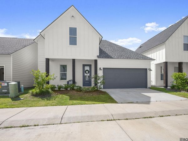 1548 Alum Creek Dr, Saint George, LA 70820