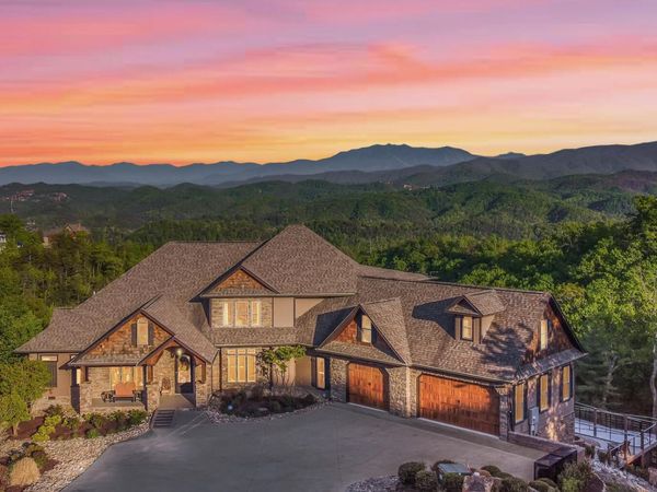 3270 Laurel Cove Tr, Sevierville, TN 37862