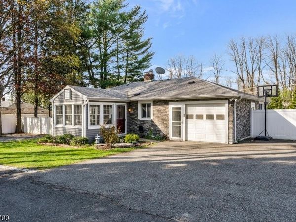 54 Academy Ln, Chester, NJ 07930