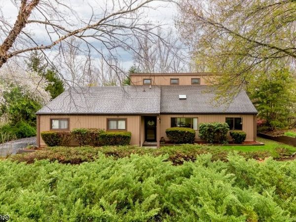 11 Fox Run Road, Glen Gardner, NJ 08826