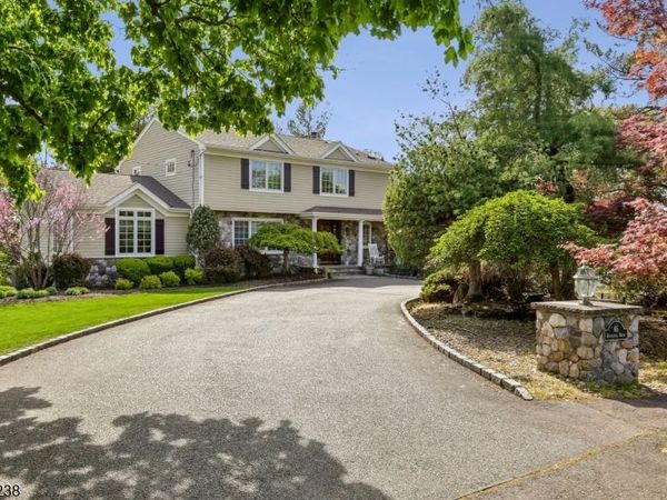 65 Rockledge Dr, Livingston, NJ 07039