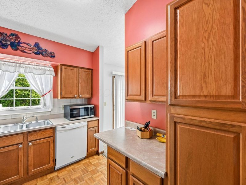 3647 Seattle Slew Drive, Columbus, OH 43221 Photo 10