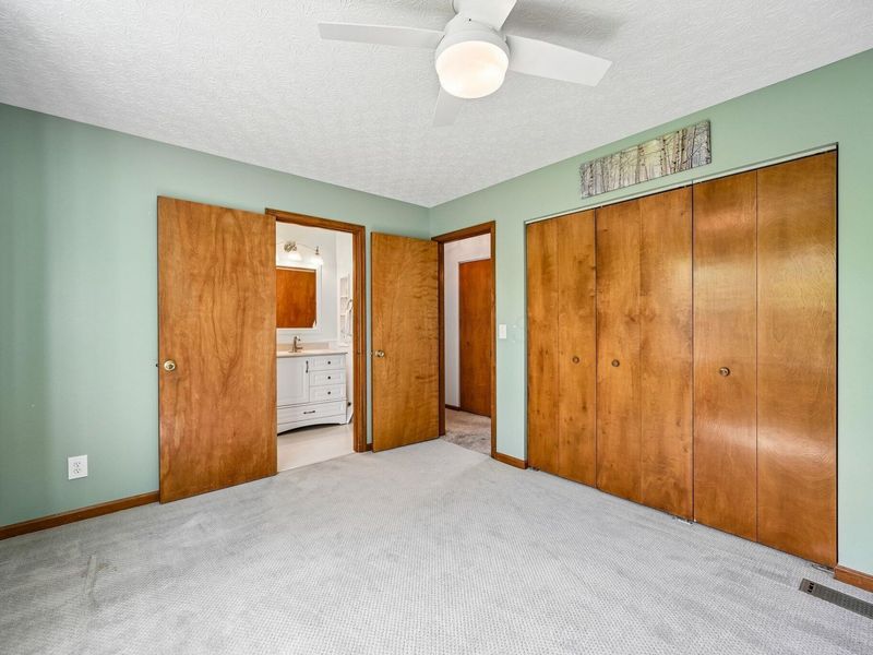 3647 Seattle Slew Drive, Columbus, OH 43221 Photo 12