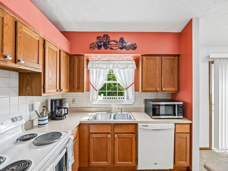 3647 Seattle Slew Drive, Columbus, OH 43221 Photo 9