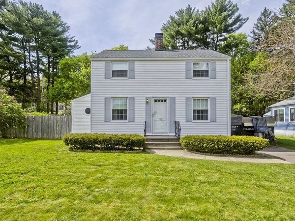 143 Sycamore St, Holyoke, MA 01040