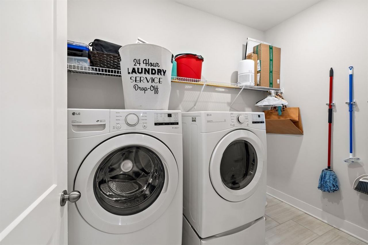 4568 Mixson Avenue Photo 11