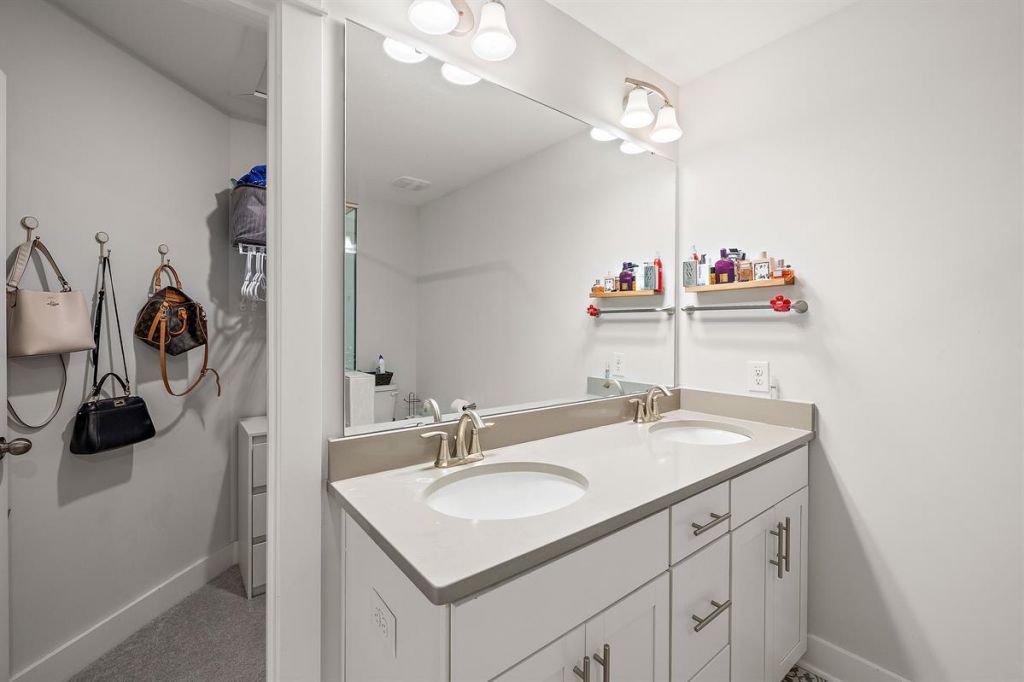 4568 Mixson Avenue Photo 15