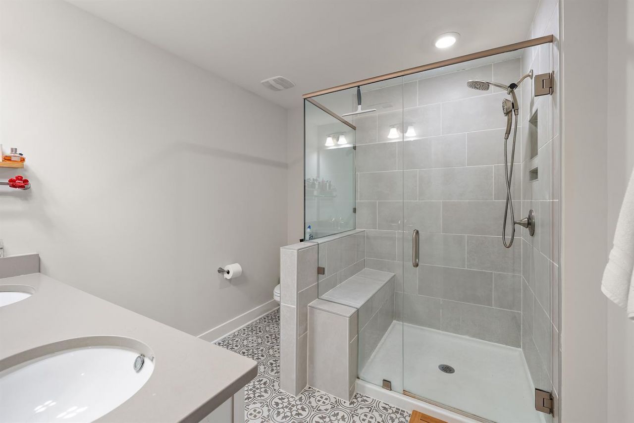 4568 Mixson Avenue Photo 16