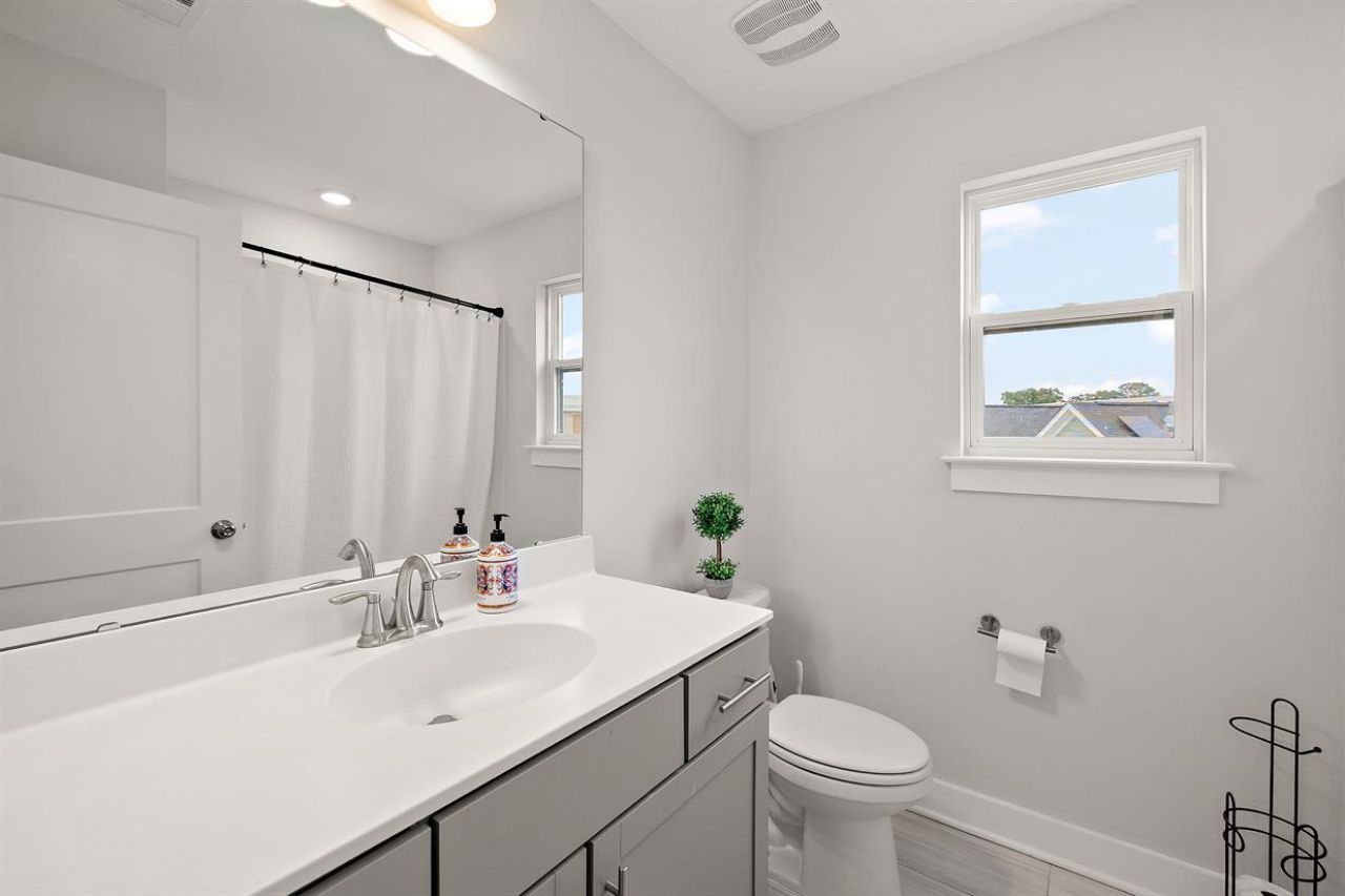 4568 Mixson Avenue Photo 20