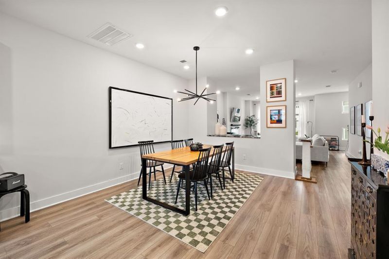 4568 Mixson Avenue Photo 8