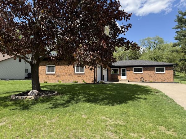 4065 Pinebrook Lane, Bettendorf, IA 52722