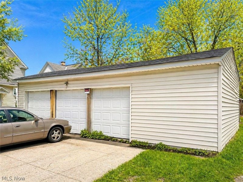 3295 W 56th Street , Cleveland, OH 44102 Photo 3