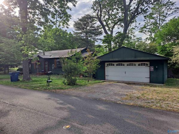 901 Snowden Drive, Boaz, AL 35957