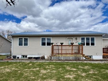 305 Lincoln Street SE, Warroad, MN 56763